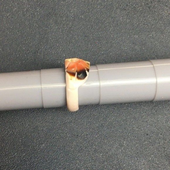 Carved Flower Ring Sz 6 Acrylic Earth Tones Cream Brown Black Retro BoHo Hippie - Picture 5 of 6